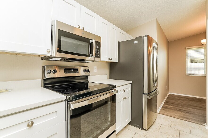 Building Photo - 633 Timber Bay Cir W