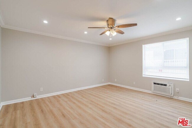 Building Photo - 10900 Blix St