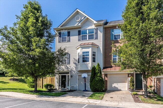 Building Photo - Twin Arch