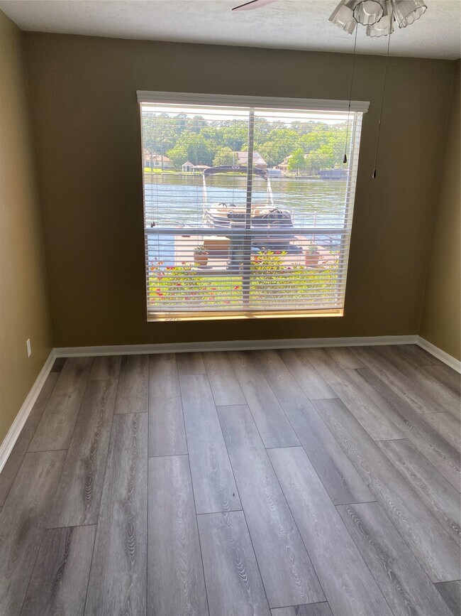 Building Photo - 801 River Rd