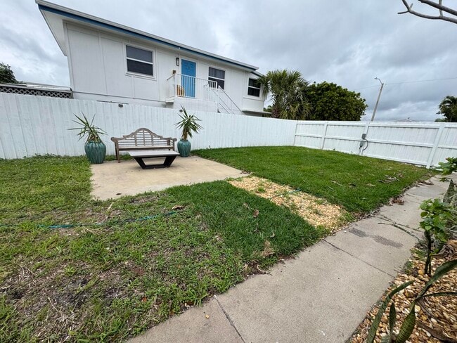 Building Photo - 1235 Beach Rd