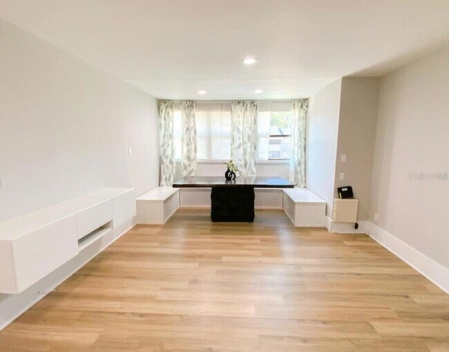 Building Photo - 1400 Gandy Blvd N