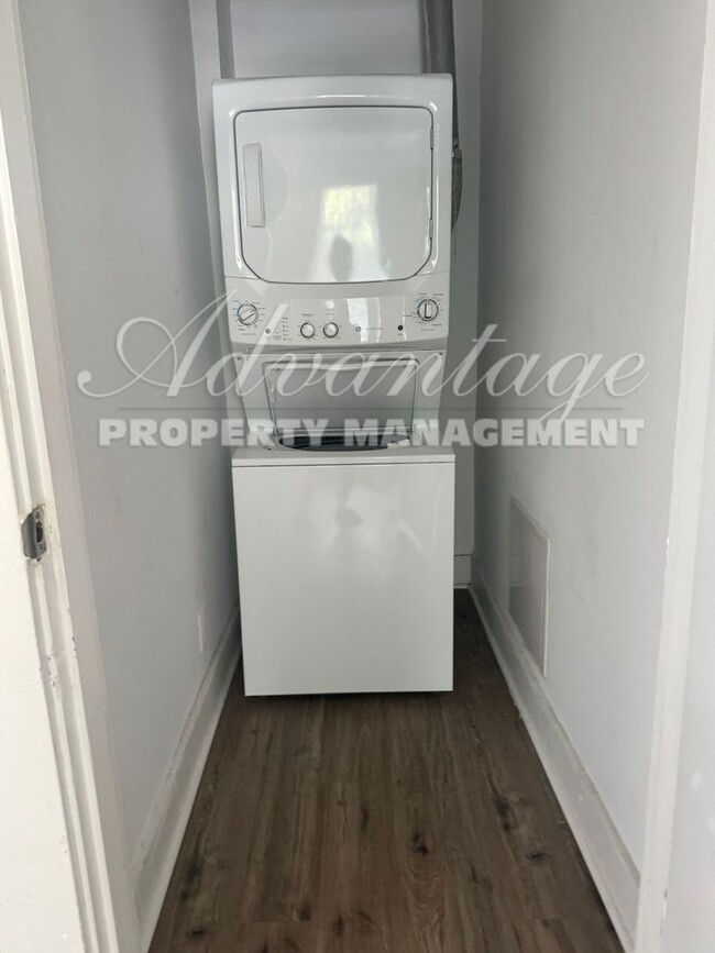 Building Photo - Schedule today to see this Midtown 1 Bedro...