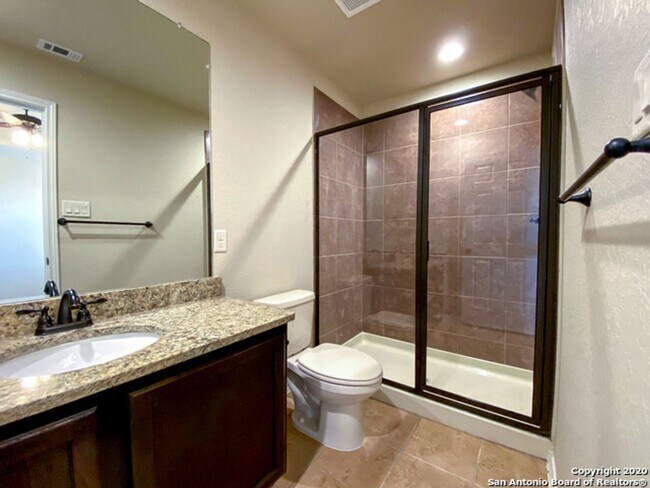 Building Photo - Luxury 3/2 Townhouse in Seguin, TX