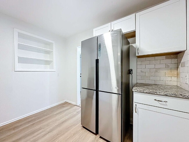 Building Photo - 5330 Quan Dr