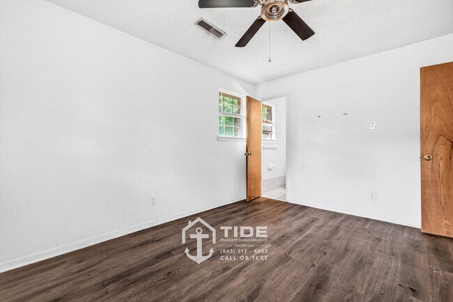 Building Photo - 123 E Edgefield Dr