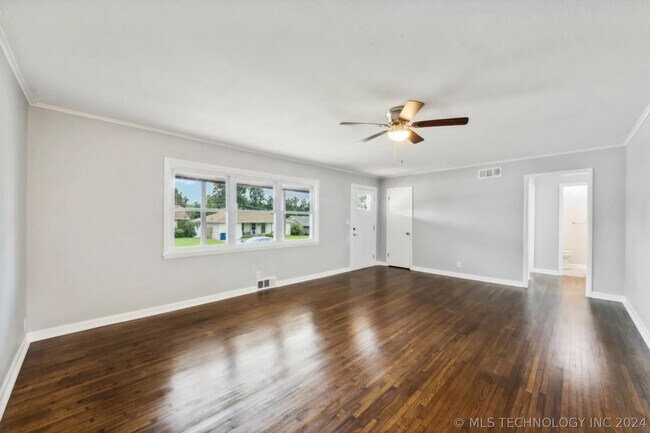 Building Photo - 5720 E 29th St