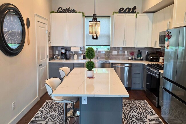 Building Photo - 5342 Donovan Gdns Ln