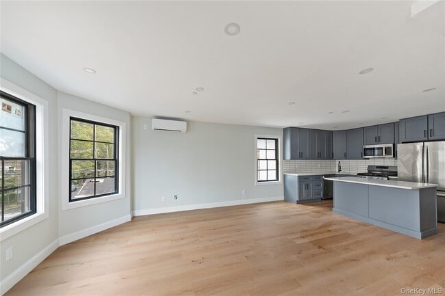 Building Photo - 356 S Tenth Ave