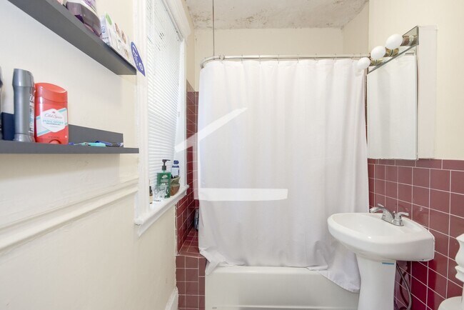 Building Photo - 2Br/1Bth, Right on Green Line E, walk to Green Line D. Great location!!