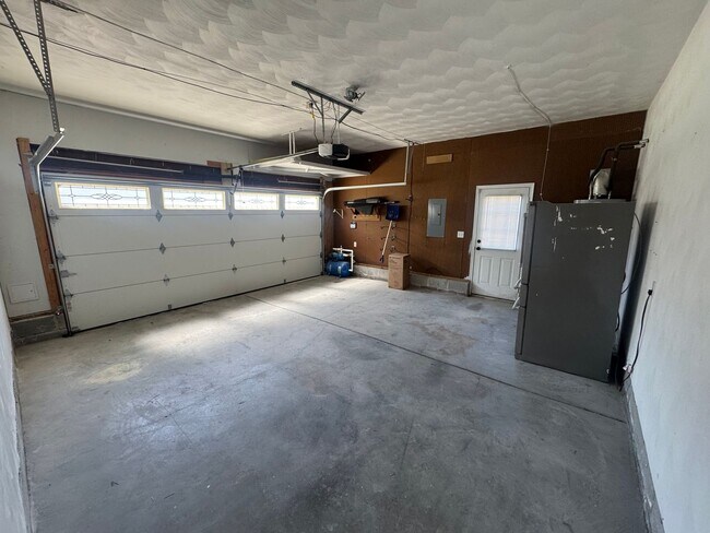 Building Photo - Beautifully Spacious Chesapeake Home