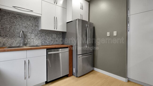 Building Photo - 978 N High St