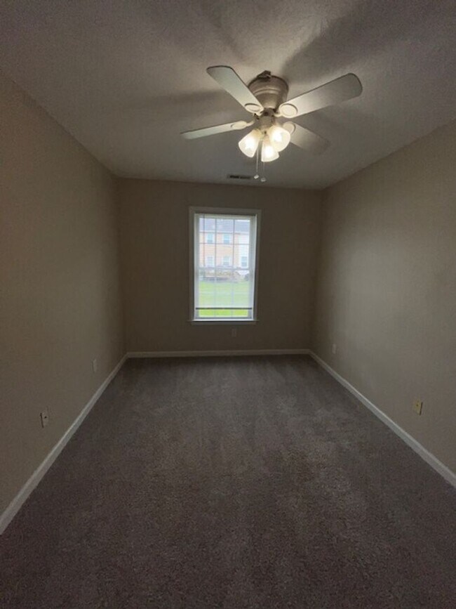 Building Photo - 3-bedroom, 1.5-bathroom home located in the heart of Nicholasville, KY.