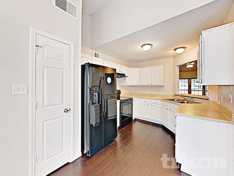 Building Photo - 4740 Waxwing Dr