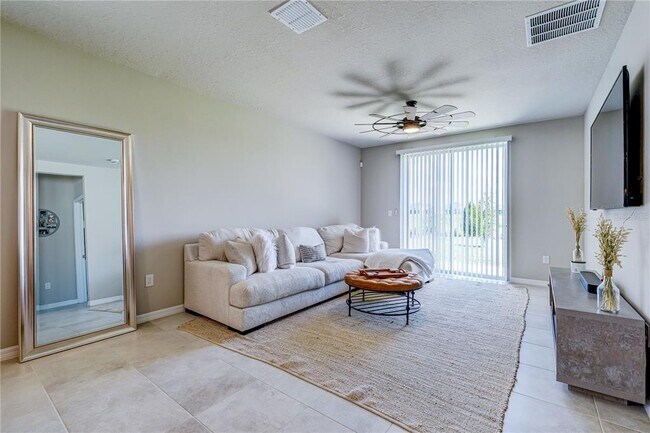 Building Photo - 10210 Daybreak Glen