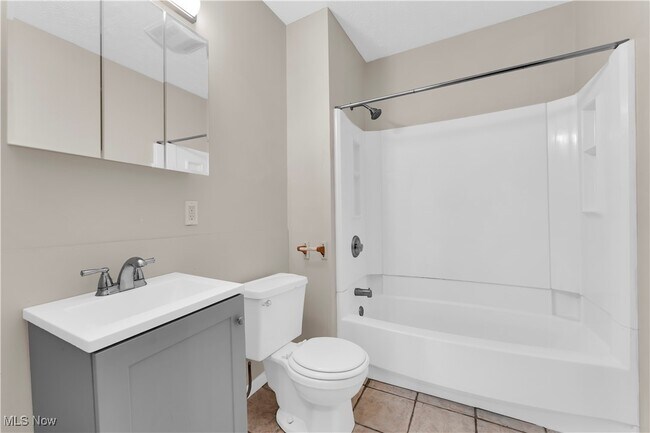 Building Photo - 3654 W 138th St