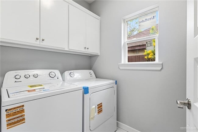 Building Photo - 22 South Dr