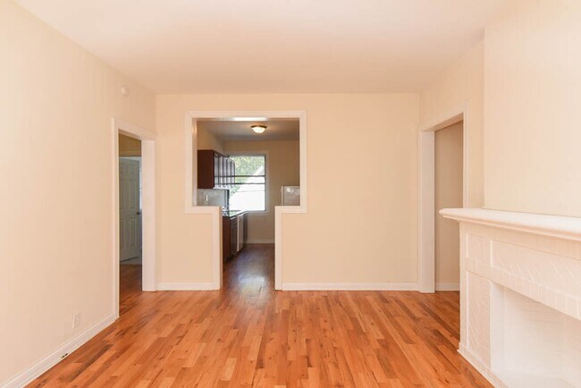 Building Photo - 1240 Oak Ave