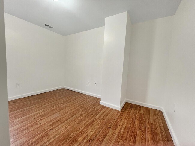 Building Photo - 1717 Trinidad Ave NE