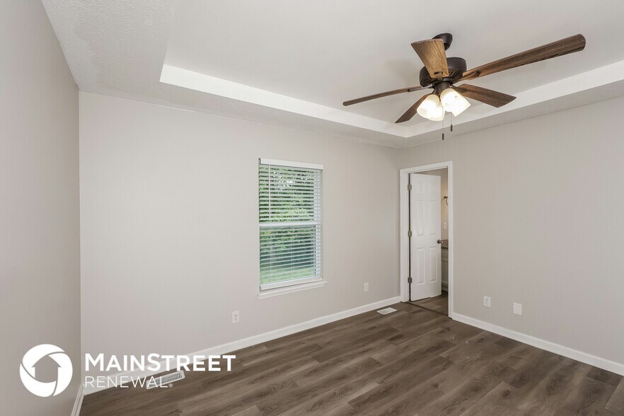 Building Photo - 523 River Oaks Dr