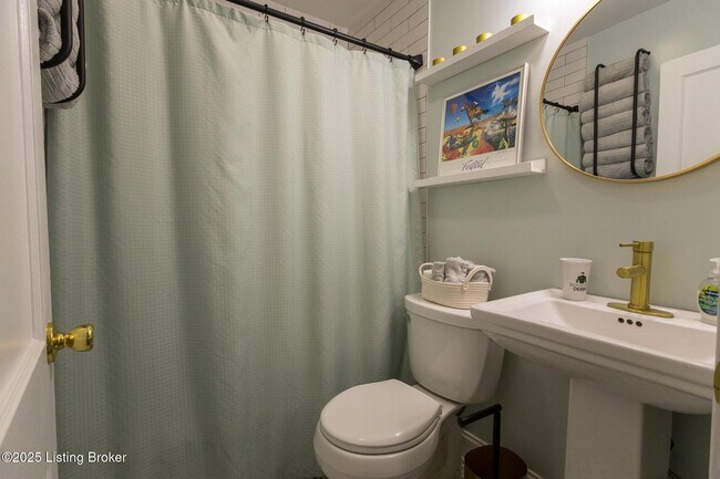 Building Photo - 720 Gheens Ave