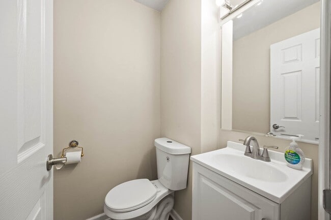 Building Photo - 246 Miller Ave