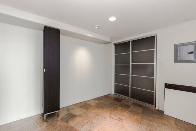 Building Photo - 18 Lansing St