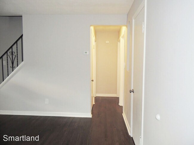 Building Photo - 4 br, 1 bath House - 324 E. 222nd St