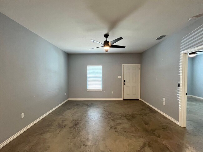 Building Photo - 15992 County Rd 431