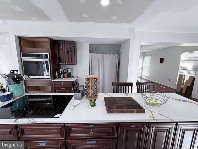 Building Photo - 6610 Cottontail Ct