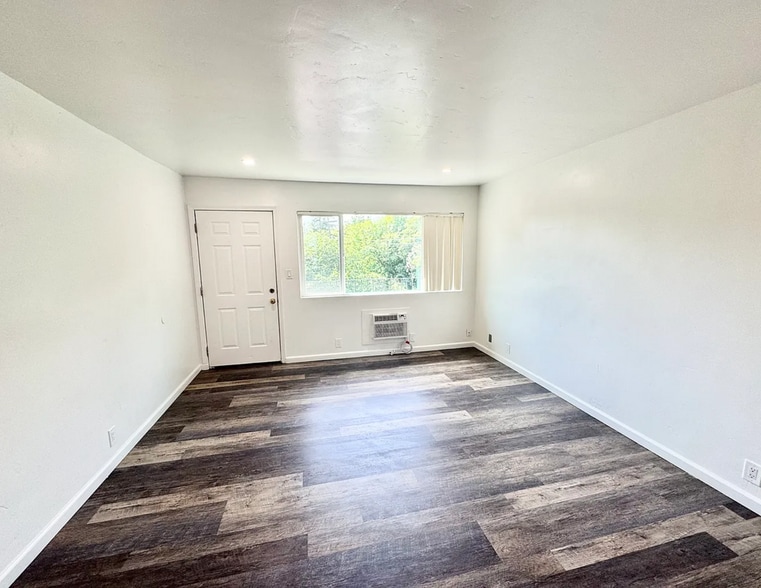 Building Photo - 805 11th St