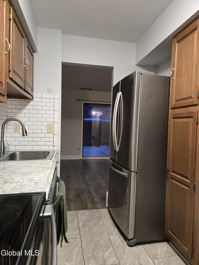 Building Photo - 93 Ridgewood Terrace