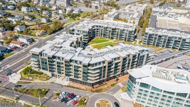 Building Photo - 15 Morris Ave