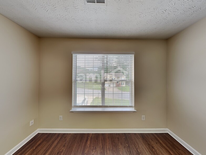 Building Photo - 7114 Hillcrest Chase Dr