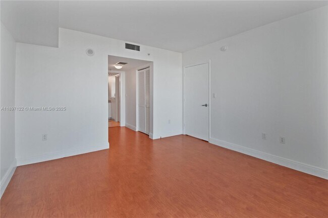 Building Photo - 1800 N Bayshore Dr