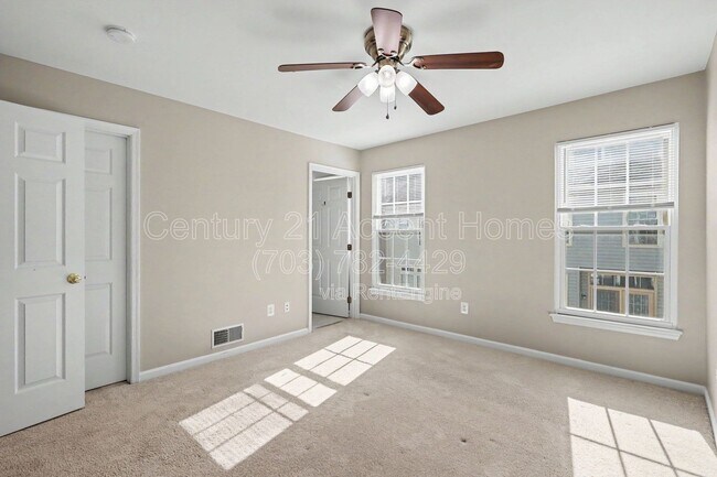 Building Photo - 968 Harrison Cir