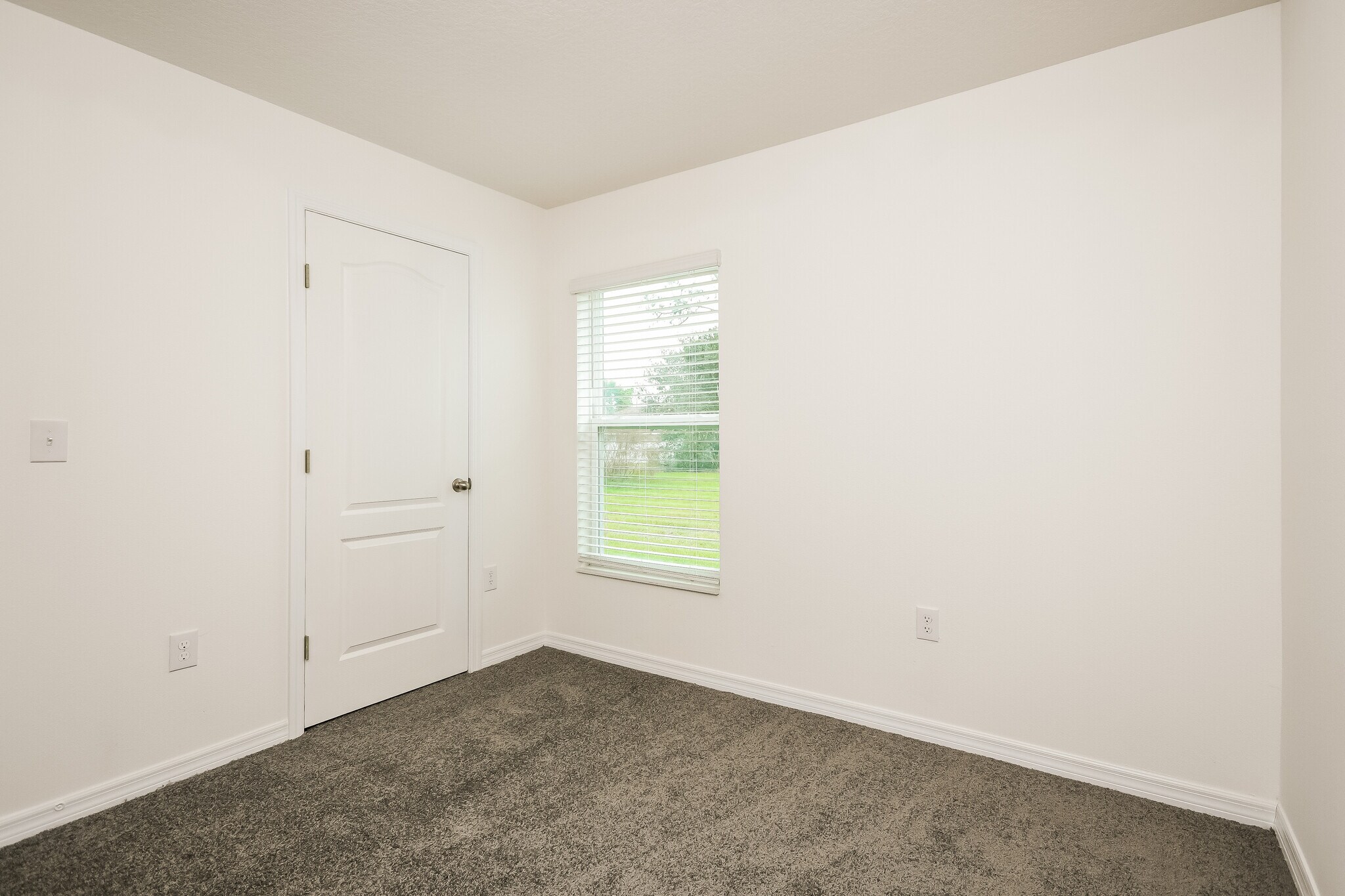 Building Photo - 1628 Tench Ct