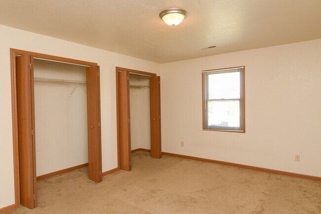 Building Photo - 2504 Southridge Dr