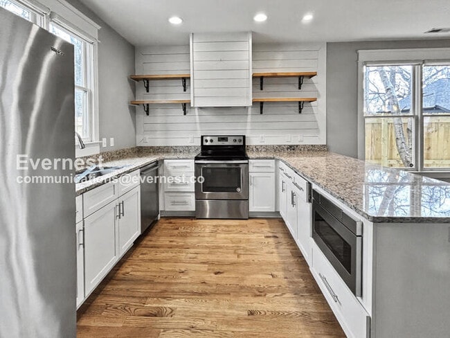 Building Photo - 902 Cheatham Pl