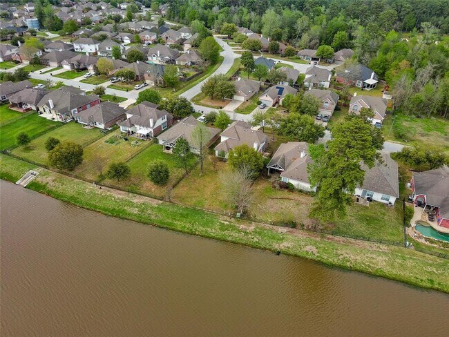Building Photo - 9219 E Lakeside Dr