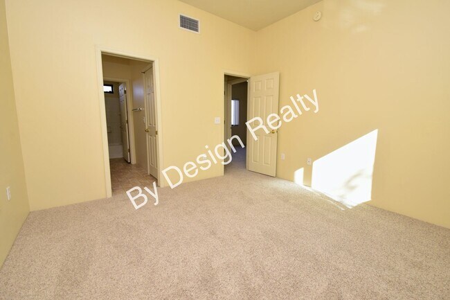 Building Photo - Newly Updated 3 Bed 2 Bath Townhome in Gated Central Tucson Community with Mountain Views