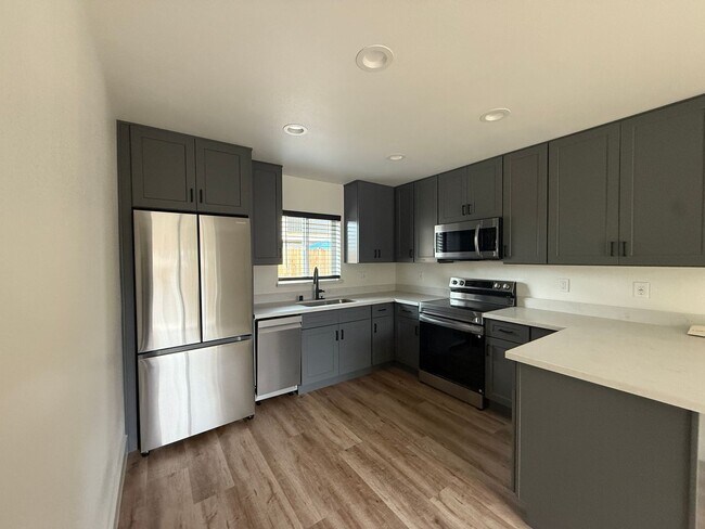 Building Photo - DSI248