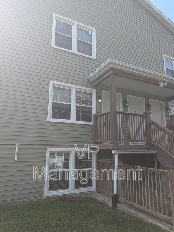 Building Photo - 2218 Emerald Dr