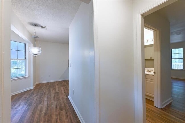 Building Photo - 1697 Cedar Bluff Way