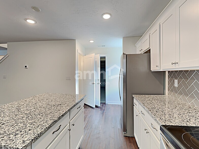 Building Photo - 4537 N Alester Ave
