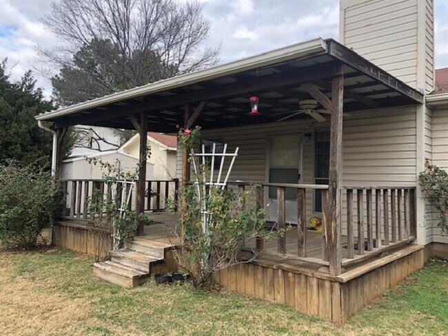 Building Photo - 112 Forestwood Dr