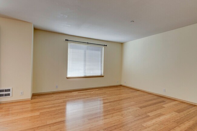 Building Photo - 1670 SW Mulberry Pl