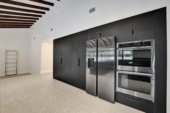 Building Photo - 3501 N Park Rd