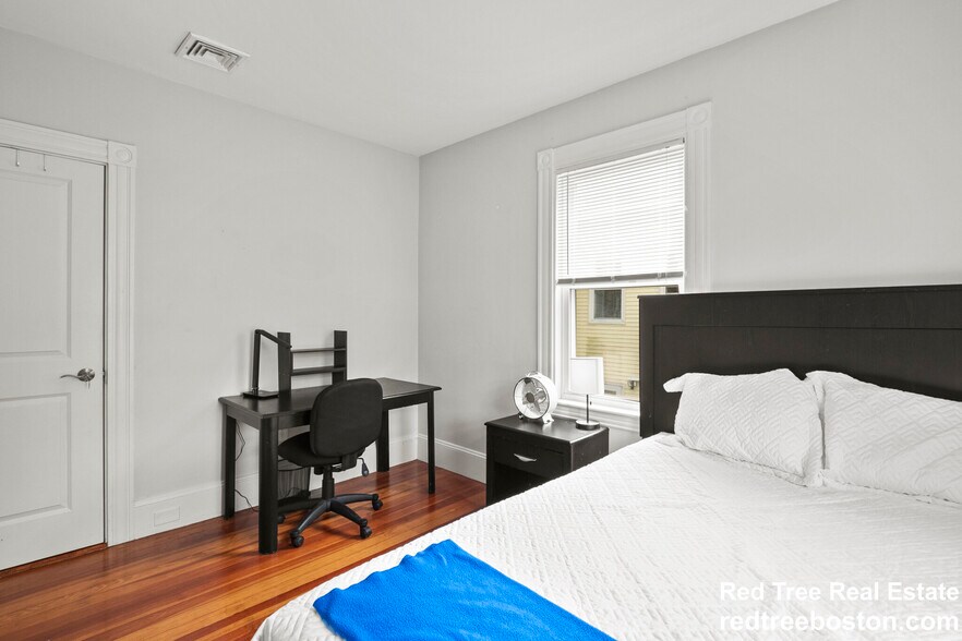 Building Photo - 139 Adams St