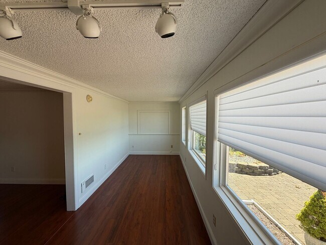 Building Photo - 2814 Mission Beach Heights Rd
